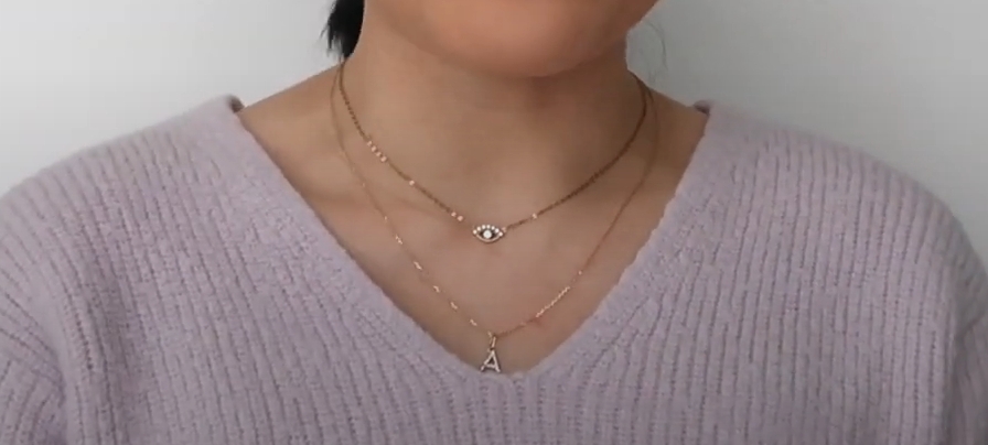 How to Wear a Necklace with a Turtleneck?