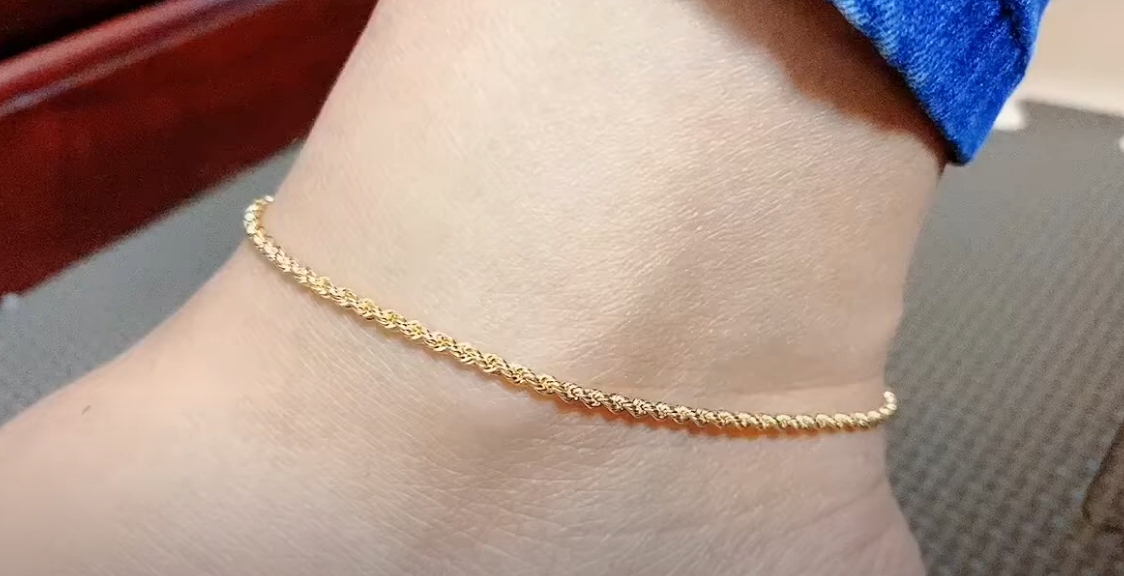 How to Tie an Anklet?
